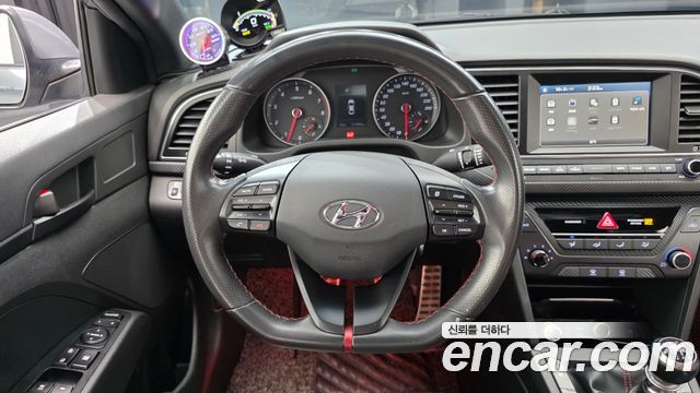 Hyundai AVANTE 2017 — photo 19