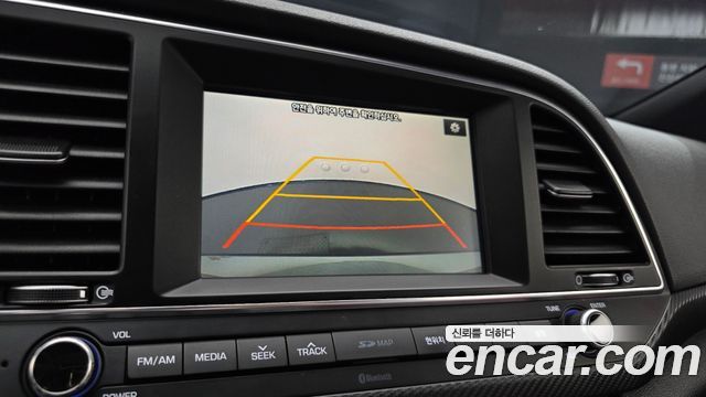 Hyundai AVANTE 2017 — photo 22