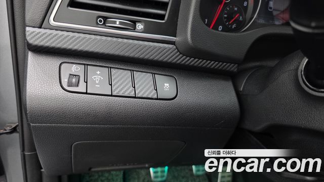 Hyundai AVANTE 2017 — photo 24