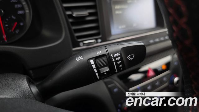 Hyundai AVANTE 2017 — photo 26