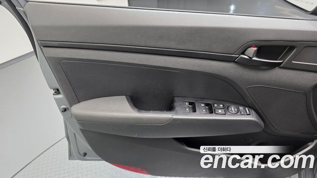 Hyundai AVANTE 2017 — photo 14