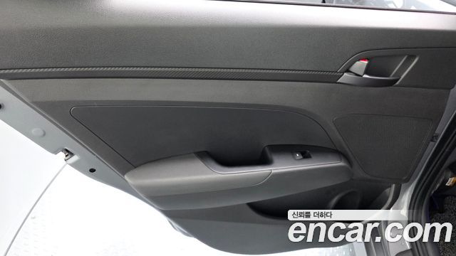 Hyundai AVANTE 2017 — photo 15