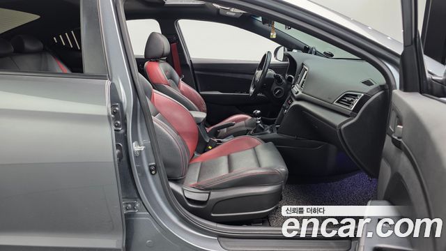Hyundai AVANTE 2017 — photo 16