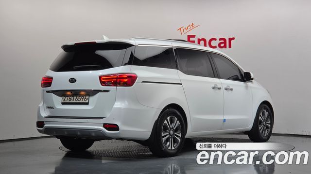 Kia Canival 2019 — photo 2