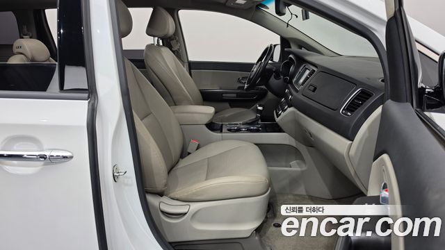 Kia Canival 2019 — photo 16