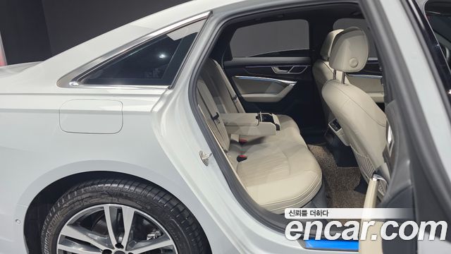 Audi A6 2023 — photo 17