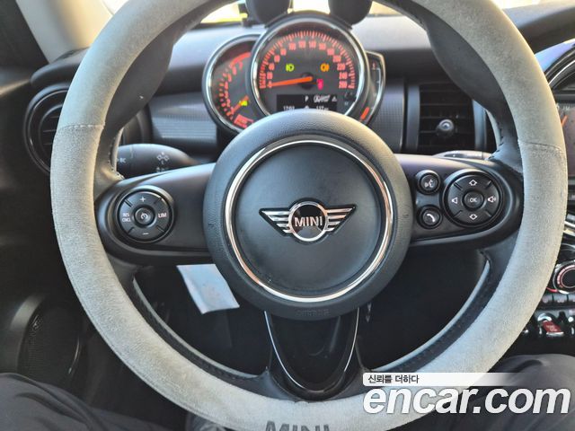 Mini Cooper 2020 — photo 17