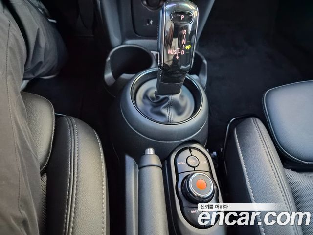 Mini Cooper 2020 — photo 19