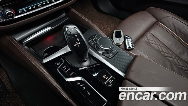 BMW Gran Turismo 2023 — photo 12