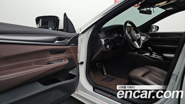 BMW Gran Turismo 2023 — photo 13