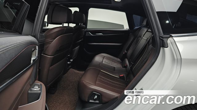 BMW Gran Turismo 2023 — photo 17