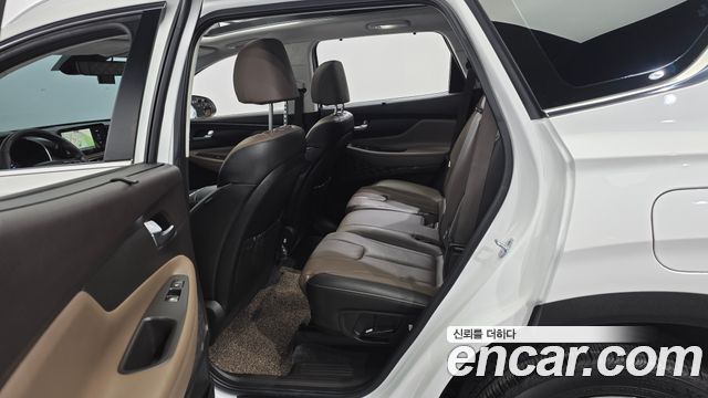 Hyundai Santafe 2023 — photo 17
