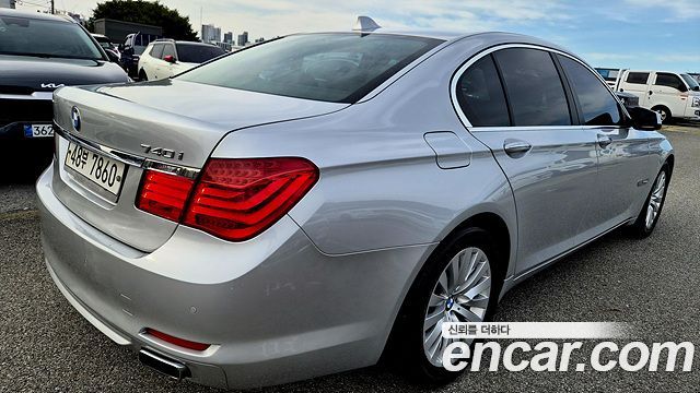 BMW 7-Series 2010 — photo 2