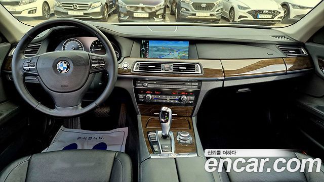 BMW 7-Series 2010 — photo 7