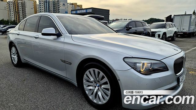 BMW 7-Series 2010 — photo 17