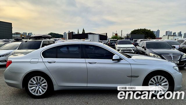 BMW 7-Series 2010 — photo 18