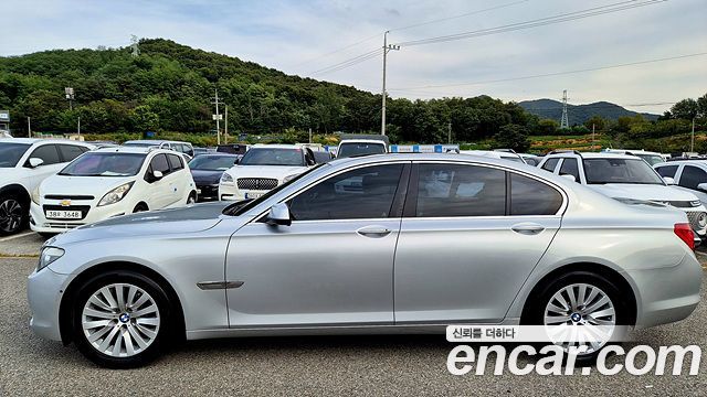 BMW 7-Series 2010 — photo 19