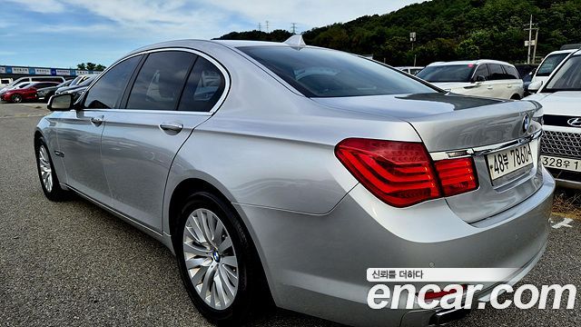 BMW 7-Series 2010 — photo 20