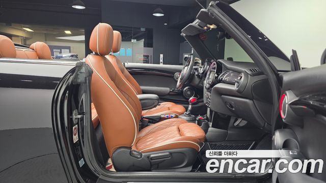 Mini Cooper Convertible 2016 — photo 11