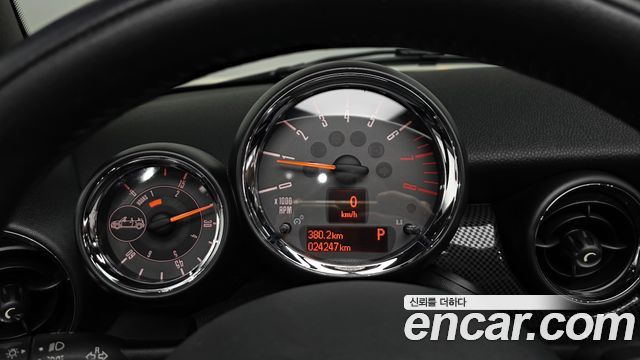 Mini Cooper Convertible 2015 — photo 8