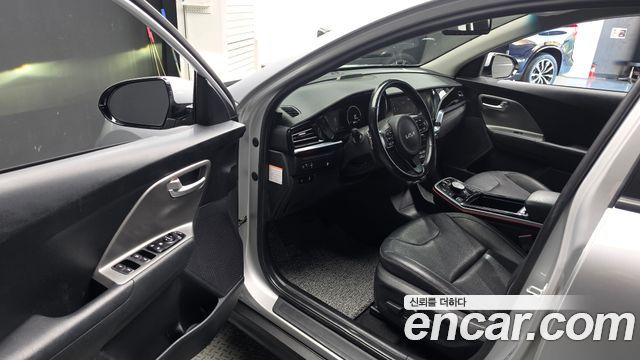 Kia Niro 2023 — photo 13