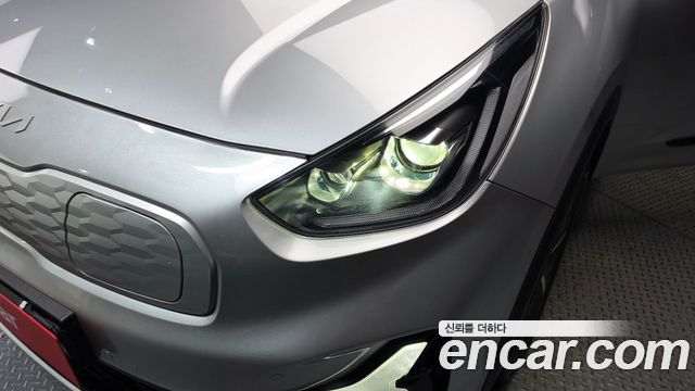 Kia Niro 2023 — photo 8