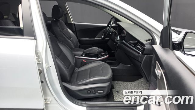 Kia Niro 2023 — photo 16