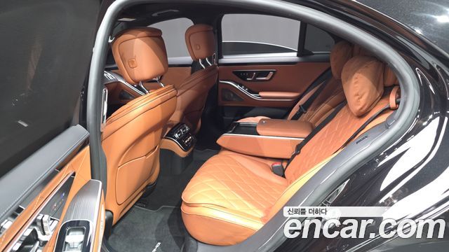 Mercedes-Benz S-Class 2023 — photo 18