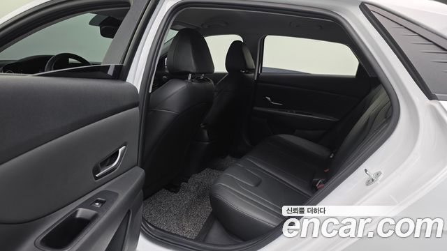 Hyundai AVANTE 2021 — photo 23
