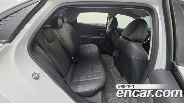 Hyundai AVANTE 2021 — photo 24