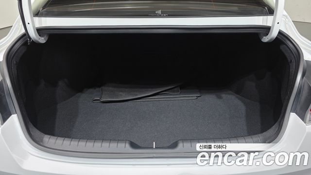 Hyundai AVANTE 2021 — photo 31