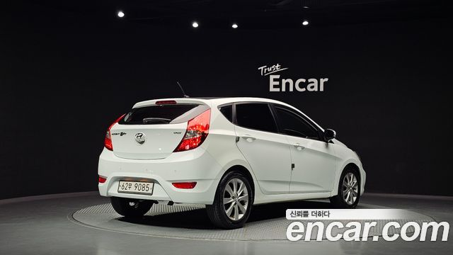 Hyundai Accent 2012 — photo 2