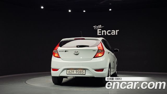 Hyundai Accent 2012 — photo 4