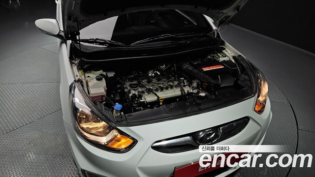 Hyundai Accent 2012 — photo 6