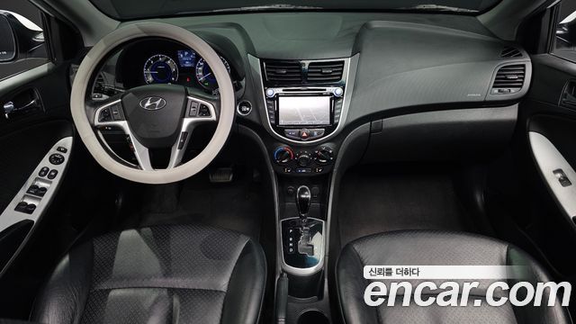 Hyundai Accent 2012 — photo 10