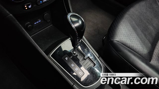 Hyundai Accent 2012 — photo 12