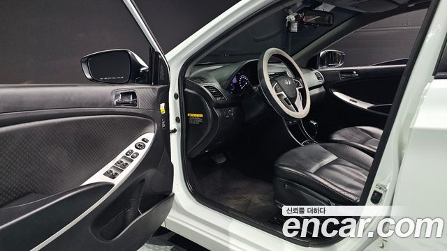 Hyundai Accent 2012 — photo 13
