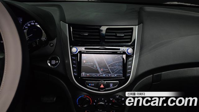 Hyundai Accent 2012 — photo 20