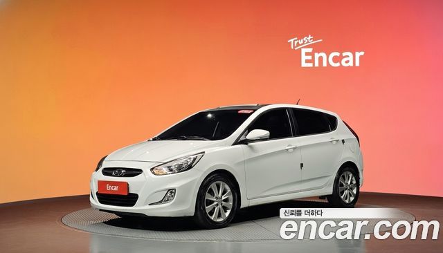 Hyundai Accent 2012 — photo 1