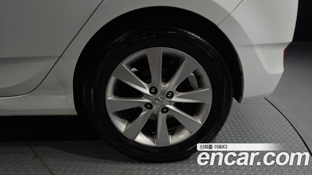 Hyundai Accent 2012 — photo 7