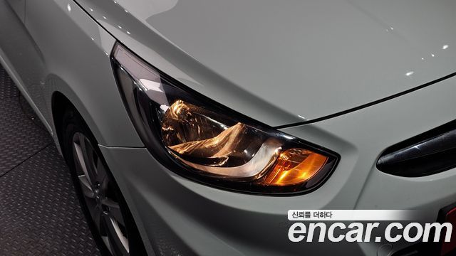 Hyundai Accent 2012 — photo 8