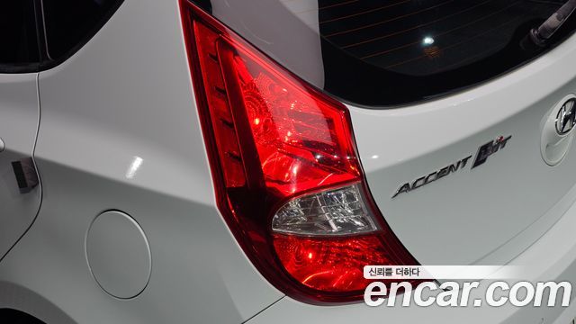Hyundai Accent 2012 — photo 9