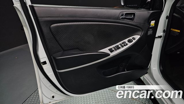 Hyundai Accent 2012 — photo 14