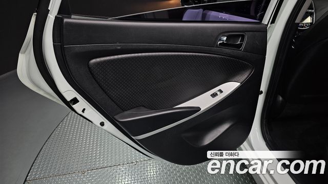 Hyundai Accent 2012 — photo 15