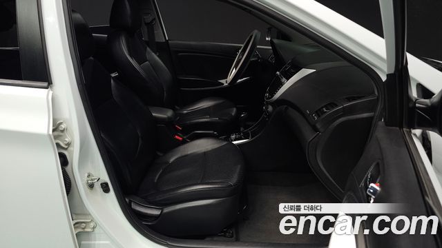 Hyundai Accent 2012 — photo 16