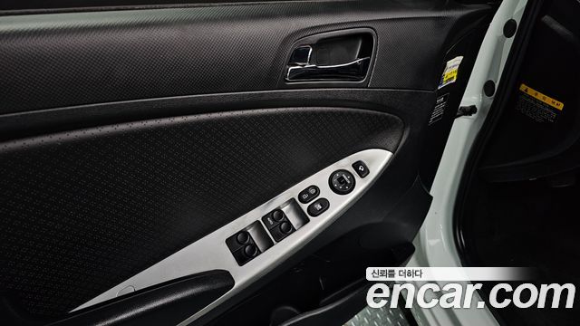 Hyundai Accent 2012 — photo 34