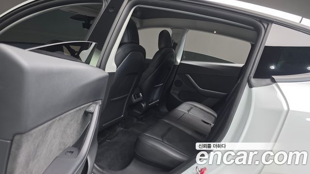 Tesla Model Y 2022 — photo 23