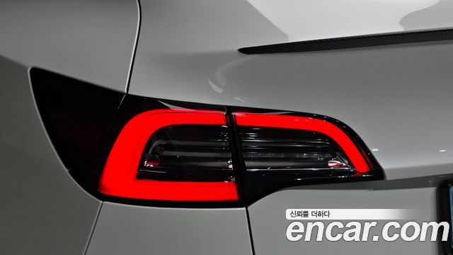 Tesla Model Y 2022 — photo 9