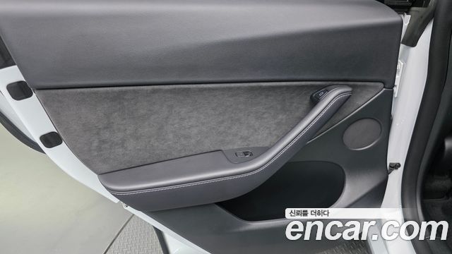 Tesla Model Y 2022 — photo 15