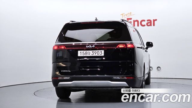 Kia Canival 2023 — photo 4